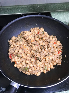 Una foto de Ensalada caliente de garbanzos