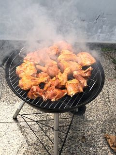 Una foto de Pollos a la parilla