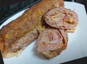 O poză a rețetei Ruladă din carne tocată, kaizer și cașcaval.