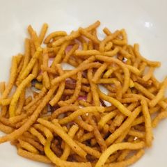 A picture of Aloo Bhujia.