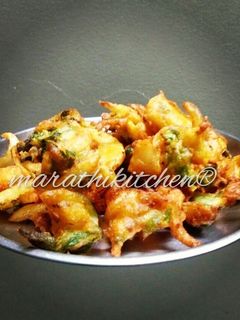 A picture of Kanda bhaji (onion bhaji).
