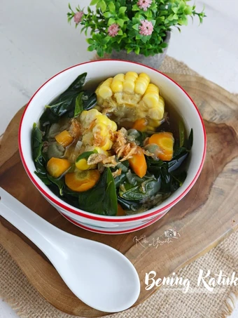 Cara Mudah Membikin Resep  Sayur Bening Daun Katuk yang Bisa Manjain Lidah, Lezat Sekali
