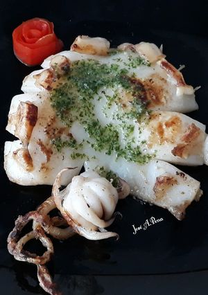 Foto principal de Sepia plancha con vinagreta de ajo y perejil
