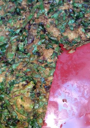 Una foto de Tortilla de hojas de beterraga