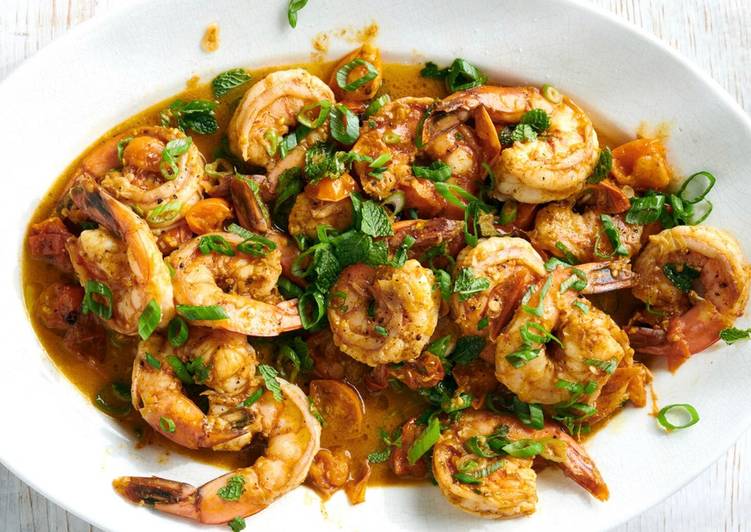 Simple Way to Prepare Homemade Spiced Ginger Shrimp with Burst Tomatoes