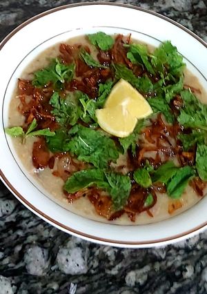 A picture of Mutton haleem😋😋😋.