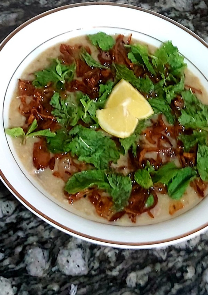 A picture of Mutton haleem😋😋😋.