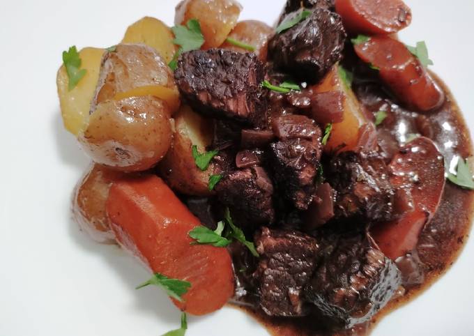 Beef and carrots in red wine