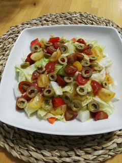 Una foto de Ensalada con mix de cherrys y vinagreta de mostaza