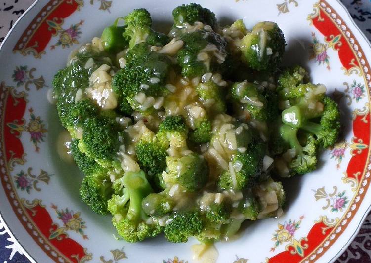 Langkah Mudah untuk Membuat Garlic Broccoli🥦 yang Enak Banget