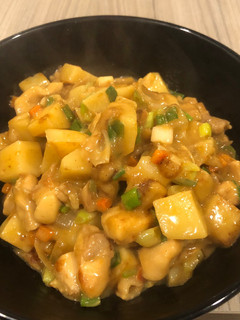 咖哩炒馬鈴薯雞腿 的食譜成品照片