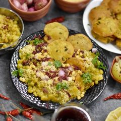 A picture of Matar/Peas Chaat with Hoemade Fenugreek Masala Puri.