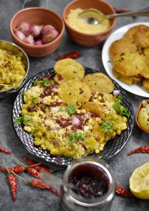 A picture of Matar/Peas Chaat with Hoemade Fenugreek Masala Puri.