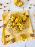 Biscotti allo zafferano nocciole, cioccolato al latte e chicchi di sale