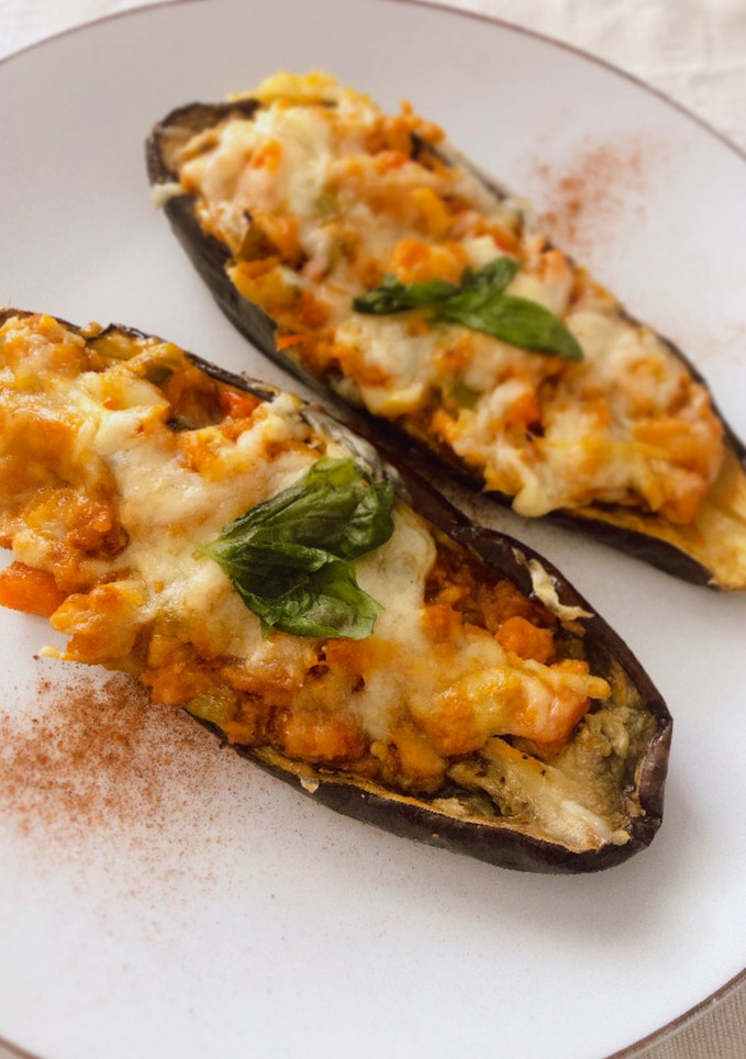 Una foto de Berenjenas rellenas con pisto y carne picada