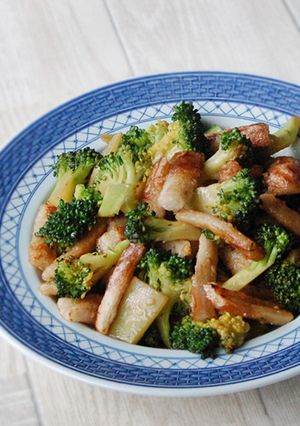 A picture of Chinese-Style Stir-Fried Broccoli and Fish Cake.