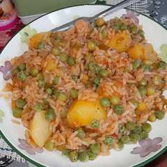 A picture of Vegetable Rice with Potatoes.