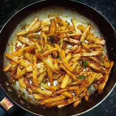 A picture of Garlicky Chilli Potato.