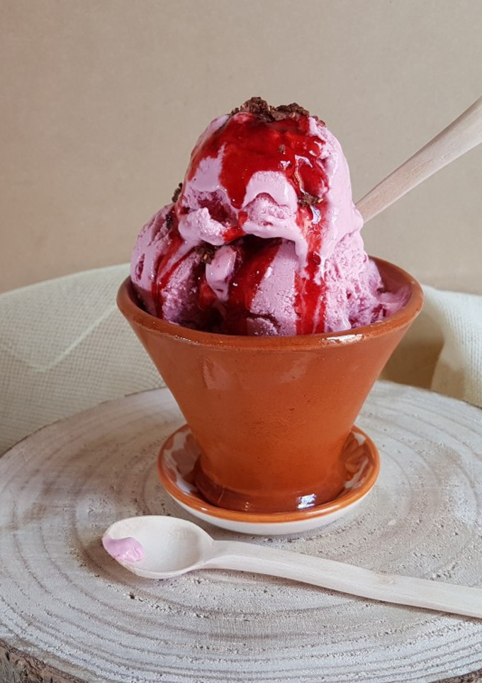 Una foto de Helado cremoso de frambuesas!!!