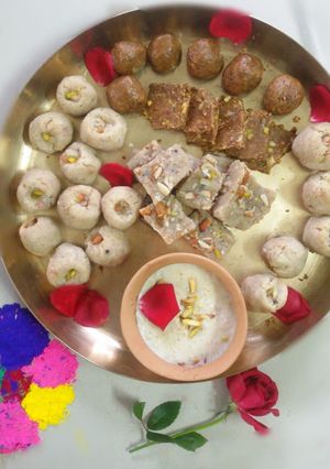 A picture of Makhna and besan barfi.