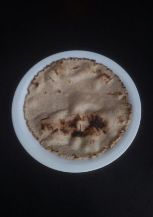 ભાખરી (Bhakri Recipe In Gujarati) રેસીપી મુખ્ય ફોટો