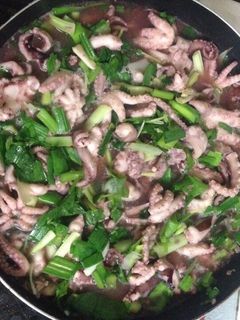 Hình của món Mực xào cần tỏi.