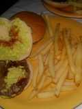 Hamburguesa palta limon ajo barbacoa y papas