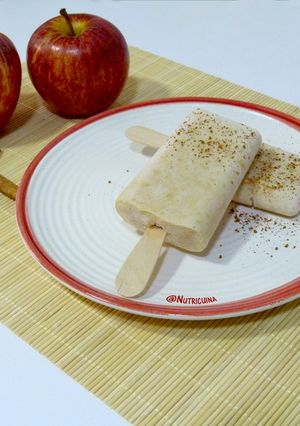 Una foto de Helado de manzana asada con canela