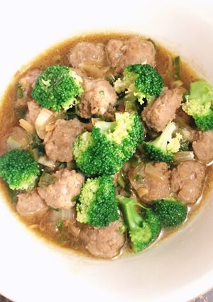 Foto resep Tumis brokoli bola daging