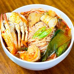 A picture of Jjampong (Korean Spicy Seafood Noodle Soup).