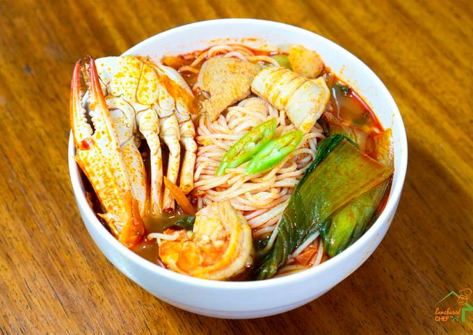 How to Prepare Perfect Jjampong (Korean Spicy Seafood Noodle Soup)