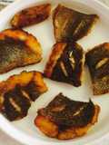 Pescado frito crocante por fuera y jugoso por adentro