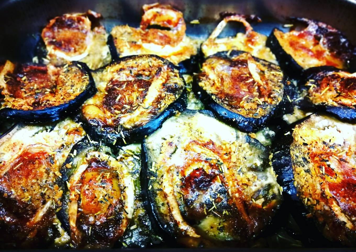 Berenjenas con queso de cabra y hierbas Provenzal al horno