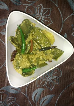 A picture of Flat beans Poppy seed curry (sheem posto).