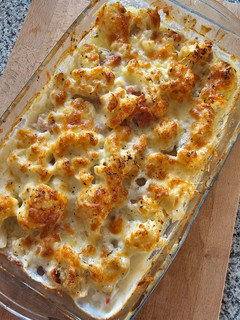 Una foto de Coliflor al horno con bacon y queso 👌