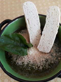 Una foto de Crema de hojas de beterraga 🍃