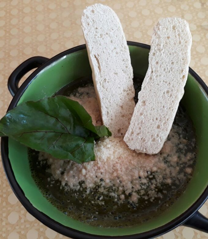 Una foto de Crema de hojas de beterraga 🍃