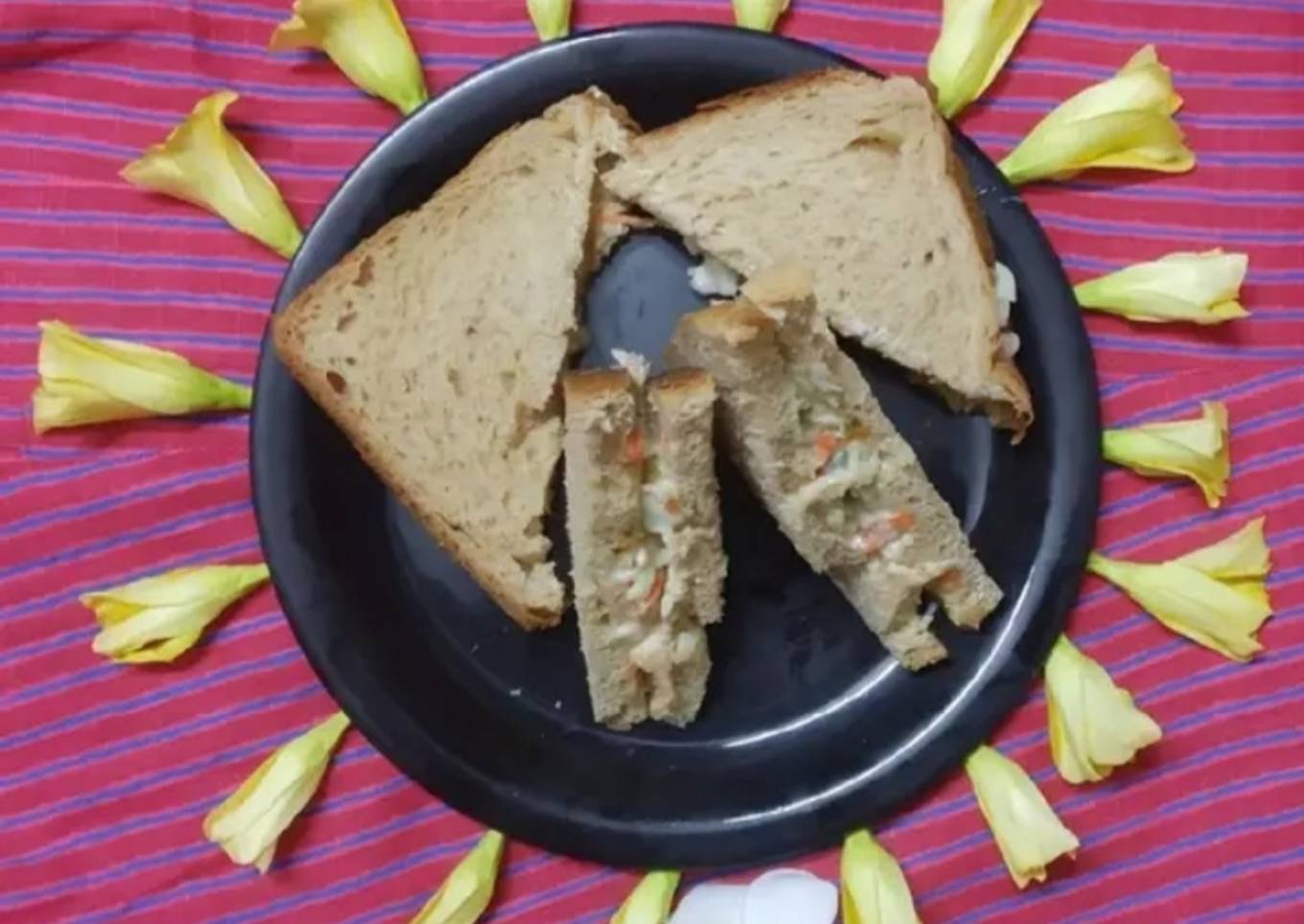 Coleslaw sandwich