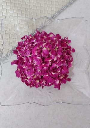 عکسی از دستور گل برگ های خشک شده گل محمدی