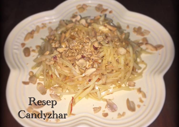 Green papaya salad (thailand)