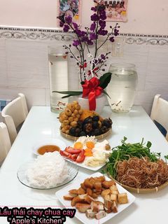 Hình của món Lẩu thái chay chua cay.