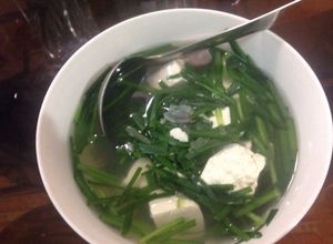 Hình của món Canh đậu hũ hẹ.