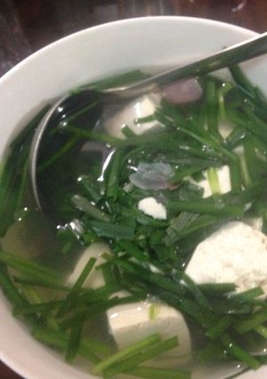 Hình của món Canh đậu hũ hẹ.