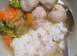 Foto resep Bakso Daging Sapi & Kuah versi abang² (bisa untuk kreasi MPASI)