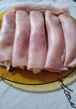 Una foto de Arrolladitos de jamón con arroz