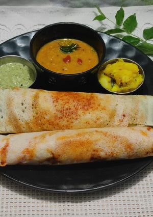 शेजवान मसाला डोसा (schezwan masala dosa recipe in marathi) रेसिपी चे मुख्य फोटो 