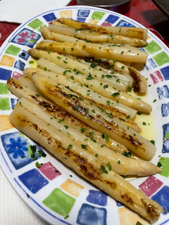 Una foto de Espárragos blancos a la plancha