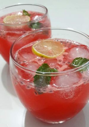 A picture of 🍷🍷🍋🍷 Lemonade with Rooh Afza 🍷🍋🍷🍷  #KokabandCookpad #ramadankitiyari.