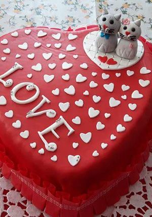 Foto di Torta con cuore di panna