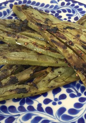 Una foto de Nopales asados